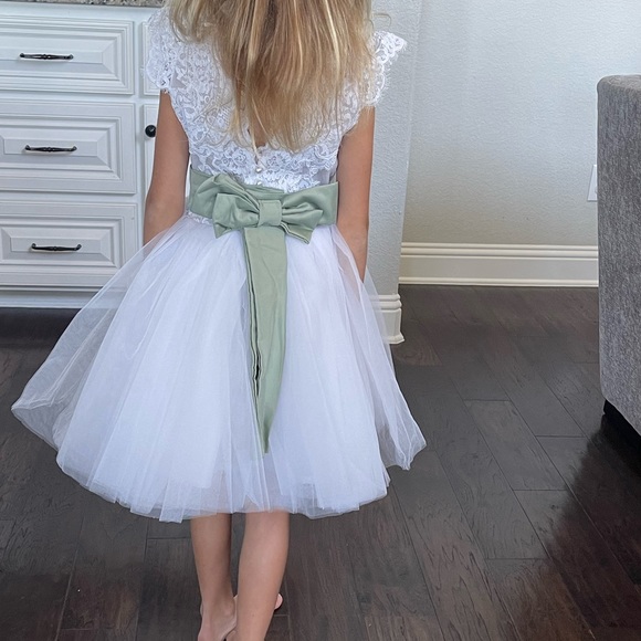 Beautiful Girls Dresses. - Picture 3 of 3